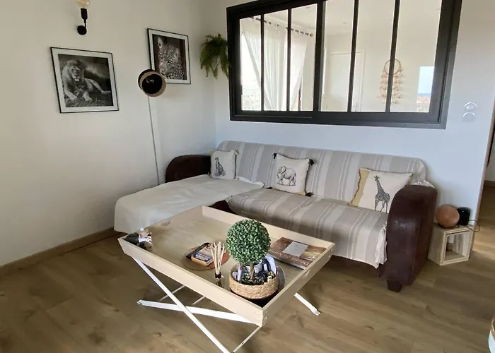 Renove A Noumea, Port De Plaisance, Parking - Fr-1-696-109 Кане